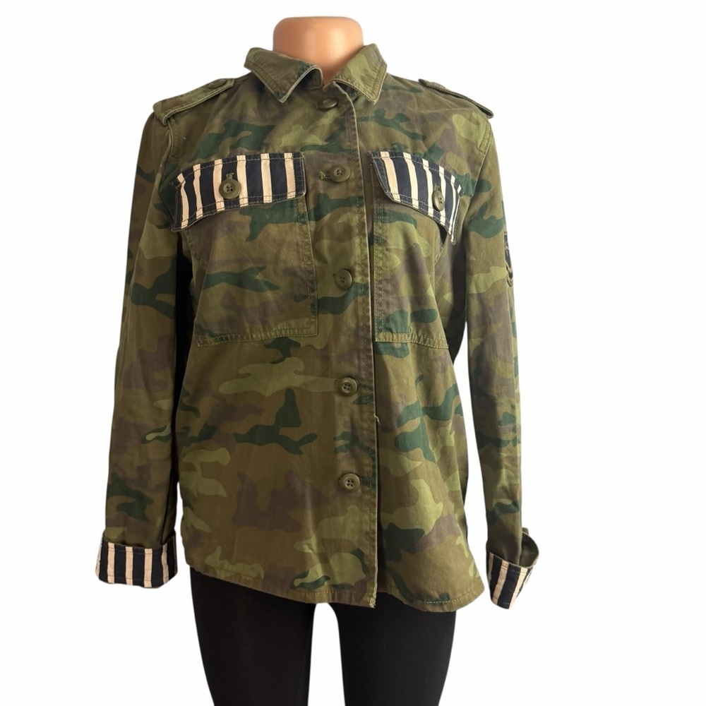 3/$30 ☀️ GAP Camouflage Jacket with Striped Accents